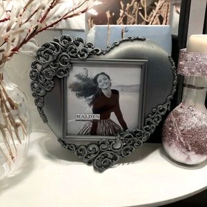 Malden Silver toned heart shaped Valentine&#39;s Day photo frame Romantic picture frame Mother&#39;s Day Picture stand Feminine photo frame