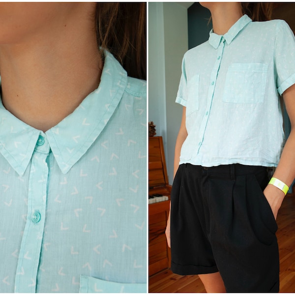 Vintage 90s Crop Top Baby blue Cropped Blouse Womens size M Boxy Cropped Button Up Abstract Patterned Shirt Baggy short sleeve Blouse