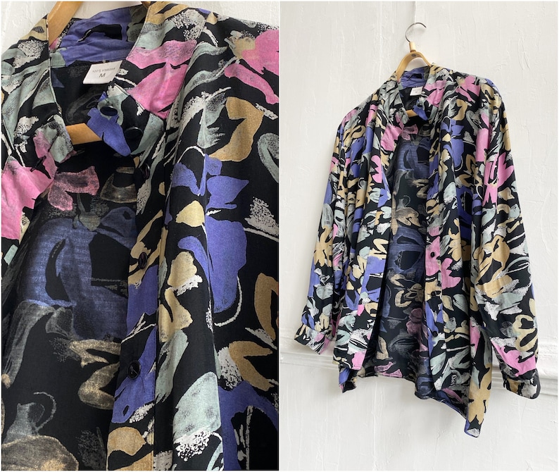 90s Oversize Blouse size M Black Floral Rayon Long Sleeve Hidden Button Closure Abstract Print Overshirt Patterned Wide Sleeves Top