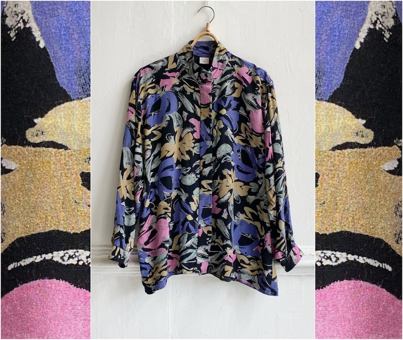90s Oversize Blouse size M Black Floral Rayon Long Sleeve Hidden Button Closure Abstract Print Overshirt Patterned Wide Sleeves Top