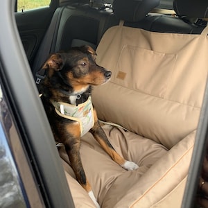 Car seat for big dog - Cushion dog car seat - Premium dog car booster seat - Dog travel bed