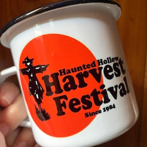 Mug du camp de la fête des moissons, tasse à café d'Halloween, nostalgie vintage