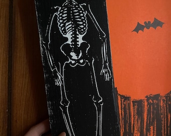 Retro Skeleton Wood Sign - Halloween Wall Decor