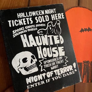 Haunted House Wood Sign, Vintage Halloween Decor, Goth Wall Art, Primitive, Autumn, Fall Decorations