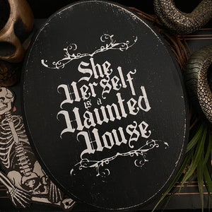 Targa "Casa infestata", stregoneria, gotico, strega, spettrale, altare, Halloween, femminista, regalo per lei, gotico, decorazione dark