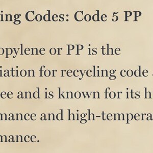 Peut inclure: Texte sur fond beige : &laquo; Codes de recyclage : Code 5 PP &raquo;. Il explique que le polypropyl&egrave;ne ou PP est l'abr&eacute;viation du code de recyclage 5. Il est sans BPA et connu pour ses hautes performances et sa r&eacute;sistance aux hautes temp&eacute;ratures.