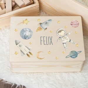 Personalisierte Erinnerungskiste | Holzkiste | Aufbewahrungskiste | Austronaut Weltall | Erinnerungsbox Baby Taufe Geburtstag | Holzkiste