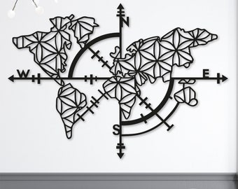 Può includere: Arte da parete in metallo nero che rappresenta una mappa del mondo stilizzata con una rosa dei venti. La mappa è composta da forme geometriche e la rosa dei venti ha le lettere N, S, E e W.