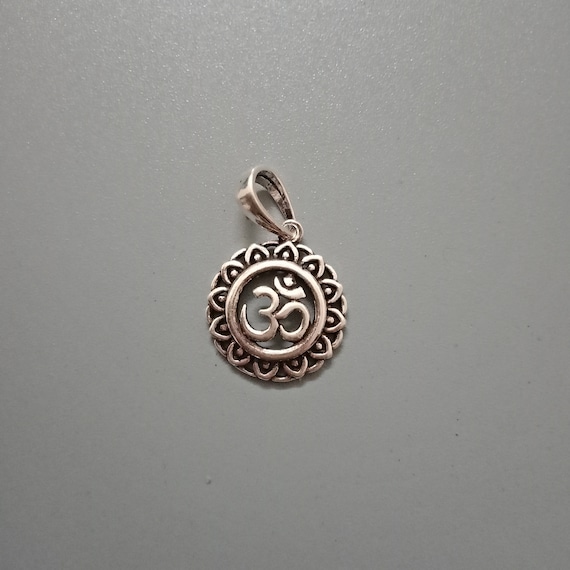 Om pendant on flower in sterling silver, Aum, Ohm pendant, 925