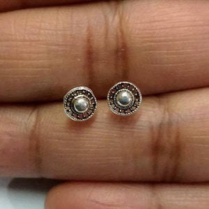 Orecchini Tiny Studs, Sterling Silver Studs, Dainty Studs, Handmade Stud Earrings, Minimal Studs, Tiny Circle Studs, 20g