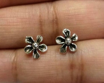 Flower Stud Earrings, Sterling Silver Studs, Flower Studs, Handmade  Stud Earrings, Minimal Studs, Tiny Flower Studs, 20g