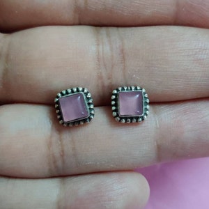 Clous d&#39;oreilles en quartz rose, Clous en argent sterling, Clous d&#39;oreilles en quartz rose faits main, Clous minimaux, Clous en pierre simples, Pierres précieuses roses
