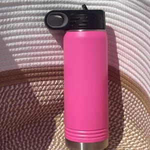 Personalisierte gravierte Wasserflasche Name Sportflasche Zitat kundenspezifische Trinkflasche