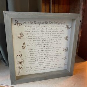 Holzgerahmter weißer Kunstwandbehang - Laser graviert - Benutzerdefiniertes Zitat, Spruch oder Gedicht - Sympathie - Baby- Jahrestag - Familie - Rustikal