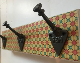 Drei hängende Holz Decoupaged Garderobenhaken mit Eisenhaken