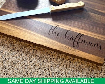 Tabla de cortar o tabla de charcutería personalizada con nombre de familia. Regalo de boda, regalo de inauguración de la casa, regalos personalizados.