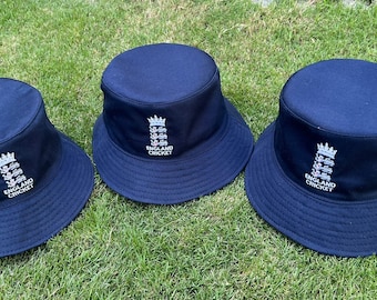 Gorros de pescador azul marino con escudo de críquet de Inglaterra