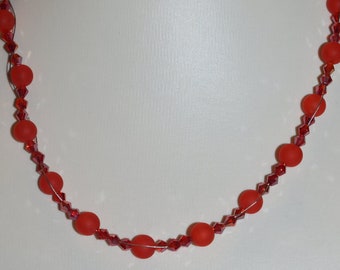 Kette Halskette Collier Perlenkette rot Polaris-Effekt Kristall Matte Perlen Preciosa