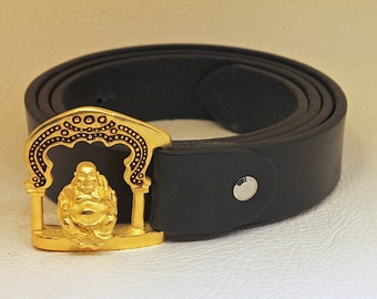 Ceinture à thème oriental - Boucle avec temple et Budai, moine bouddhiste symbole d'abondance - Cuir toscan pur