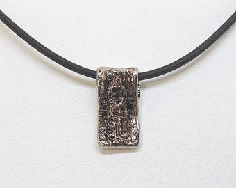 Collier avec pendentif à thème religieux - Saint Suaire, feuille avec l'image de Jésus