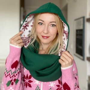 Wendbarer Kapuzenschal mit Wintermuster – Baumwoll-Snood in Grün WINTER EDITION