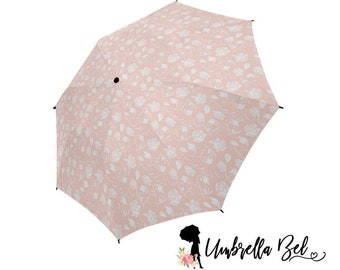 Witte rozen op roze regenparaplu voor dames