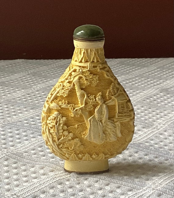 Antique 19th Century Chinese Gold Peking Glass Snuff Bottle