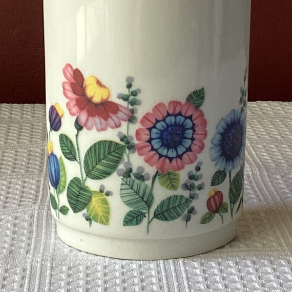 Vintage Gerold Porzellan Bavaria Porcelain Vase, 5 7/8” T