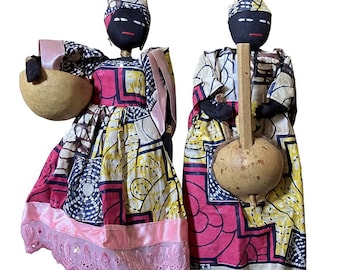 Poupées - 4 poupées AFRIQUE NOIRE et une AFRIQUE DU NORD