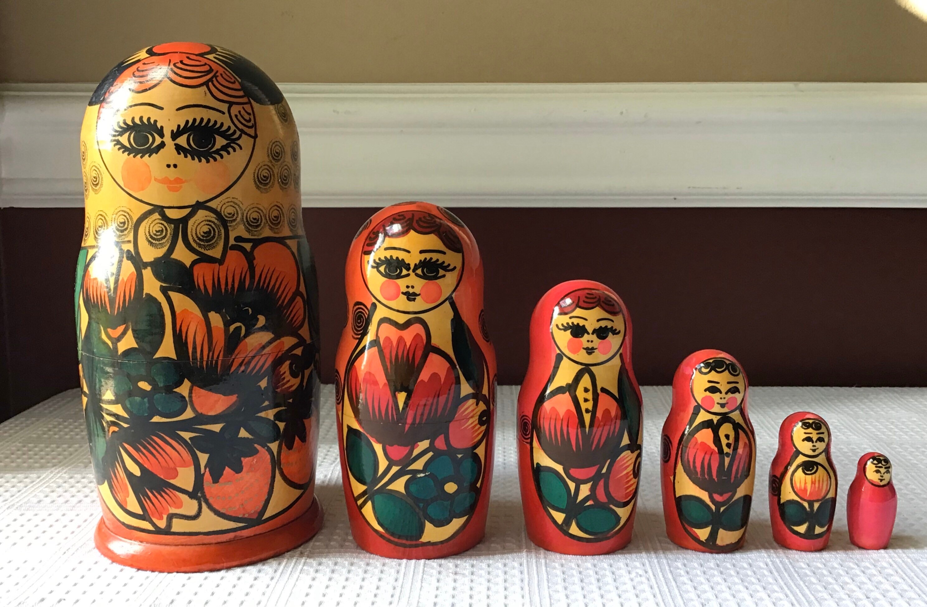 Vintage Russian Matryoshka Nesting Dolls, Set Of 6 Dolls Vintage Russian Matryoshka Nesting Dolls, Set Of 6 Dolls