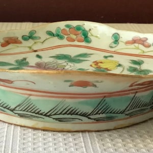 Antique Chinese Porcelain Footed Bowl with Floral Design