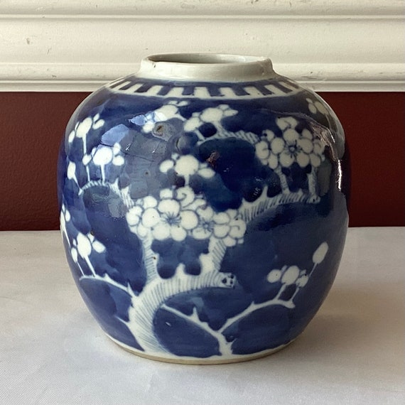 Blue & White Porcelain Ginger Jar - Floral Design Blue & White Porcelain Ginger Jar - Floral Design