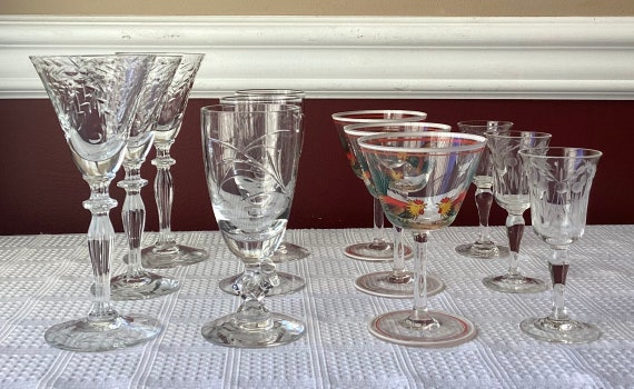 Lot de 12 verres à vin / tige en cristal, 3 x 4 modèles différents