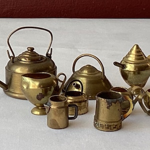 VTG 9-piece Miniature Brass Kettles, Creamers, Etc, (not a set), 1.5&quot; Tallest