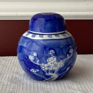 VTG 20th C. Ming-style, Chinese Porcelain Blue & White Jar, 4 1/4&quot; T, Unmarked