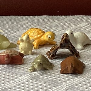 Collection of 11 Vintage Miniature Turtle Figurines (Wood, Ceramic, Marble...)
