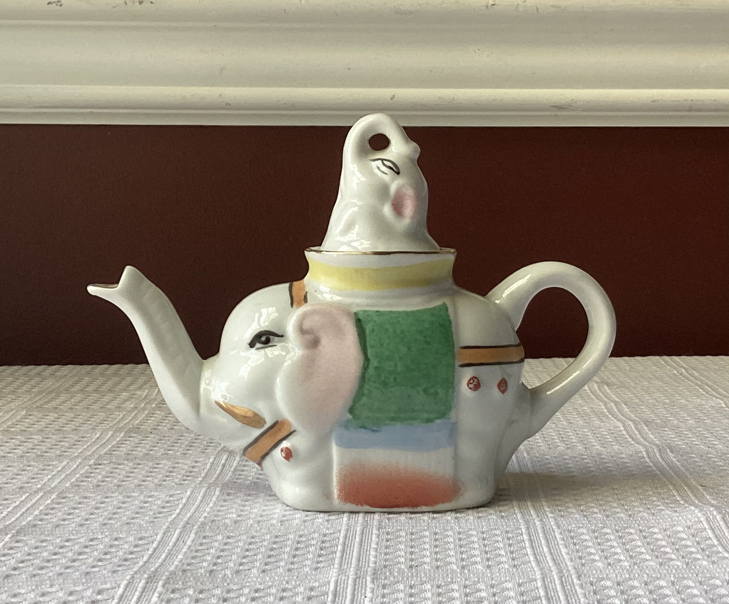 Adorable Elephant Teapot - Ceramic - 32.5 oz Capacity from Apollo Box