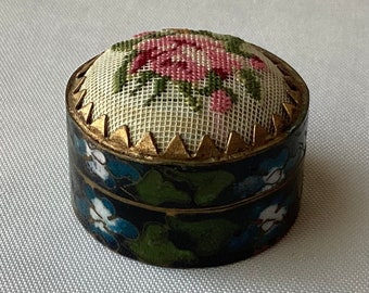 VTG Small Chinese Enamel Cloisonné Ring/Pill Box, Floral-design, 1 1/4” W