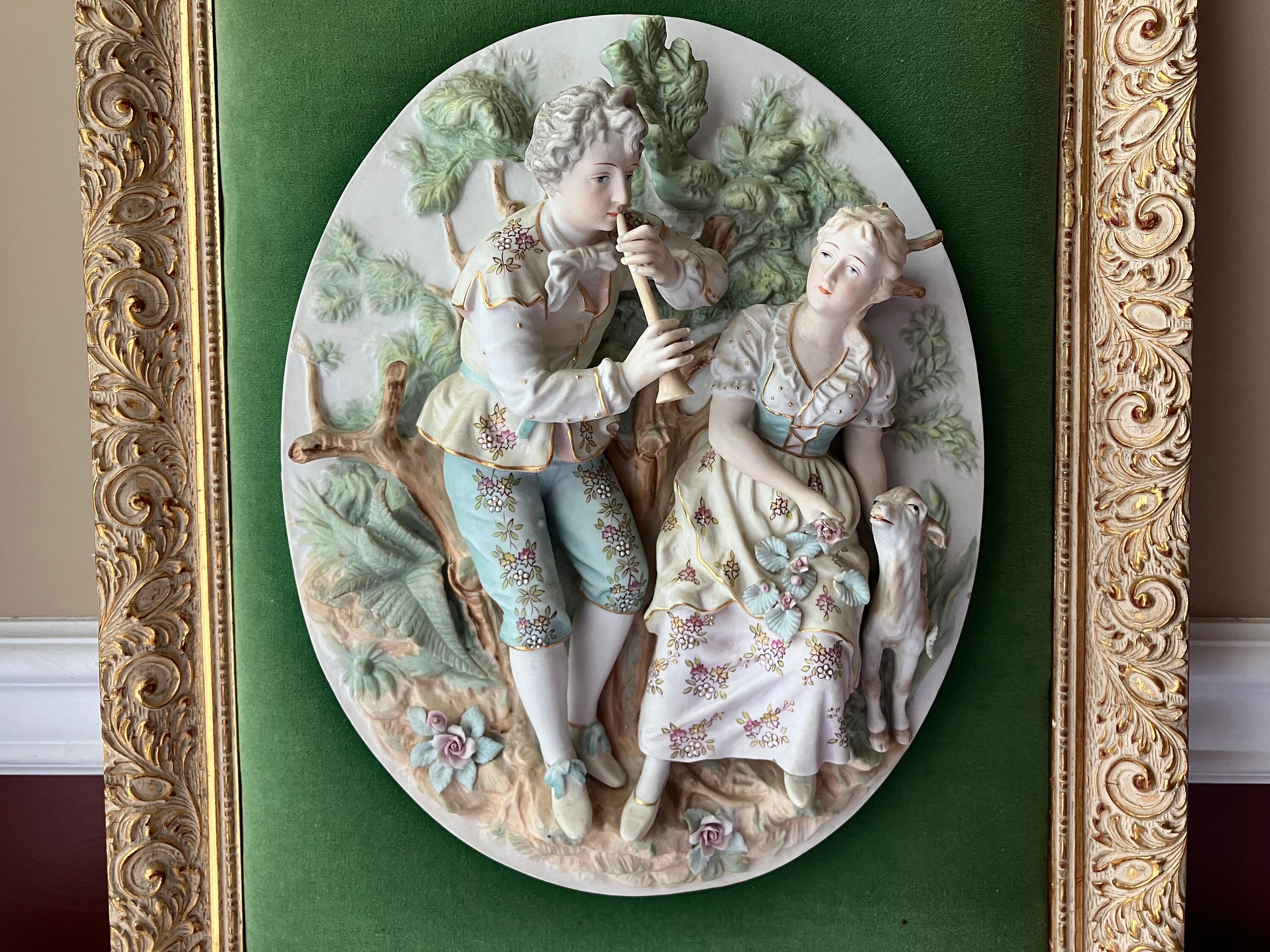 【DISCERNMENT】Vintage Painting Box Sleeve T VTG Bisque Porcelain Wall Plaque, Victorian Courting Couple