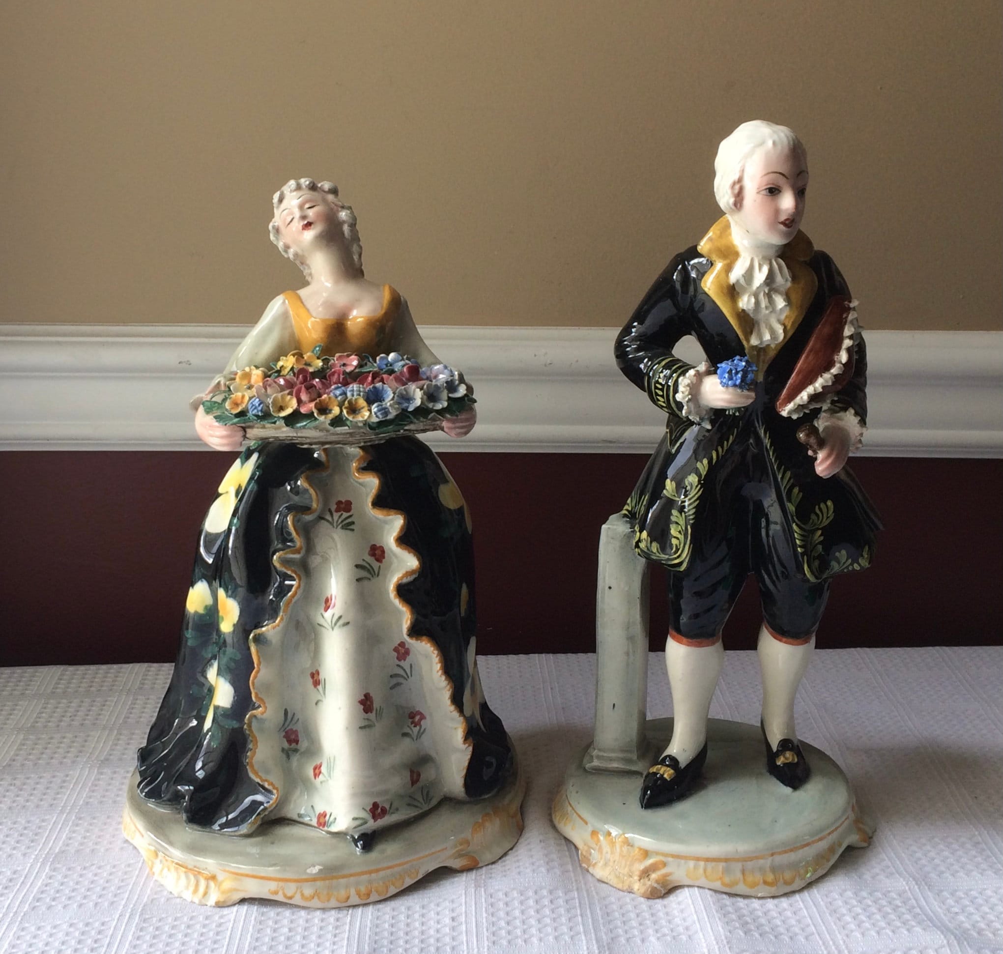 イタリア　アンティーク Large Antique Pair of Victorian Style Porcelain Italian Figurines