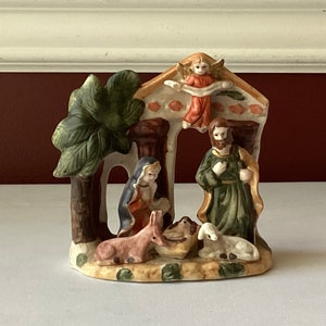 VTG Aim Group Miniature Porcelain Nativity Scene Figurine, 4 1/8&quot; x 4&quot;