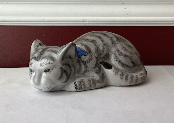 眠り猫 sleeping cat vintage ceramic object Vintage Chinese Porcelain Sleeping Cat Figurine/ Gray Cat Figurine