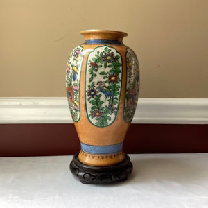 VTG Japanese Hand Painted Porcelain Vase with Wooden Base 11&quot; T. , Rare Pattern