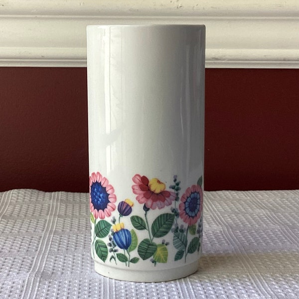 Vintage Gerold Porzellan Bavaria Porcelain Vase, 5 7/8” T, Germany