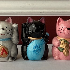 Set of 3 VTG Chinese Ceramic Lucky Cat Figurines, 4&quot; Tall