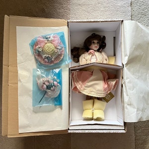 Rare VTG Franklin Heirloom Dolls Porcelain Doll in Original in Box, 16&quot; T