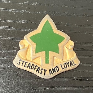 VTG 4th Infantry Division Decal &quot;Steadfast and Loyal&quot;/ US Army Memorabilia, 2&quot;
