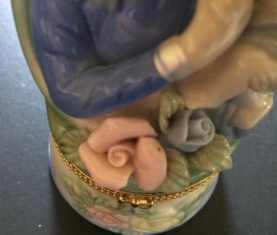 Vintage Porcelain Trinket Box, Mary & Jesus, Reli… - image 4