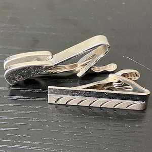 Lot Of 2 Vintage Silver Tone Men’s Tie Clip/ Tie Bar/ Vintage Men’s Accessories