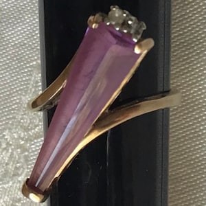 Vintage Ladies 10k Gold Ring With two Natural Stones Marked 10k, 1945, Size: 5.75
